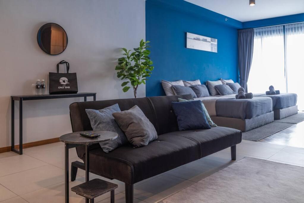 Deluxe Seaview Suite Twin Bed By The Only Bnb Tanjung Tokong المظهر الخارجي الصورة