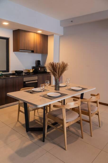 Deluxe Seaview Suite Twin Bed By The Only Bnb Tanjung Tokong المظهر الخارجي الصورة
