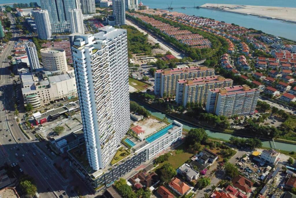 Deluxe Seaview Suite Twin Bed By The Only Bnb Tanjung Tokong المظهر الخارجي الصورة